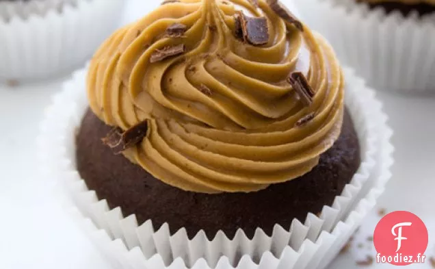 Cupcakes Au Chocolat Avec Glaçage Au Café