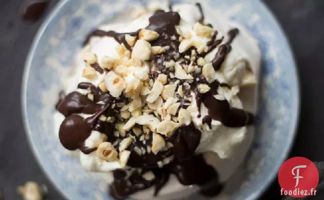 Meringues Moka À La Crème De Whisky Jameson, Sauce Au Chocolat Et