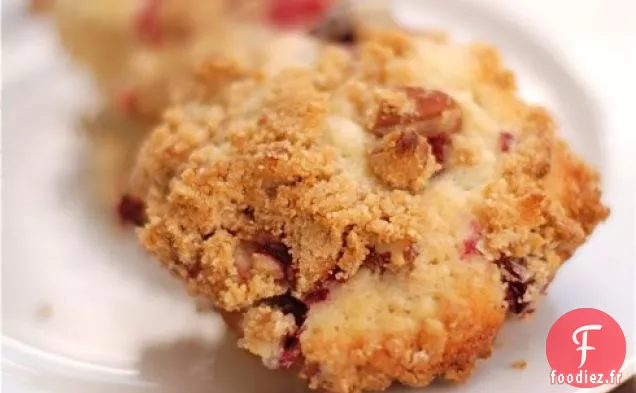 Muffins Aux Canneberges Jordan Marsh Avec Garniture De Streusel Aux Noix De Pécan