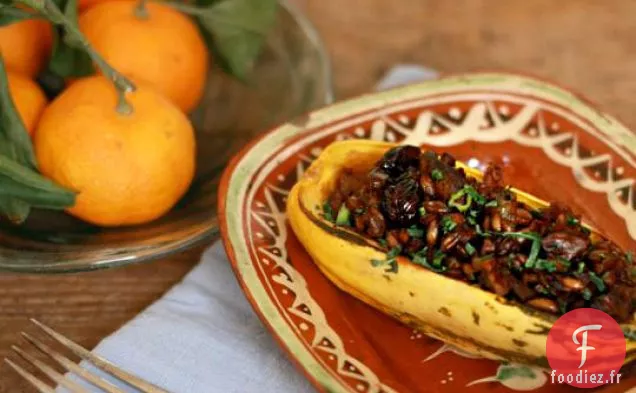 Courge Delicata Farcie Aux Champignons, Farro, Pacanes Et C Séchés