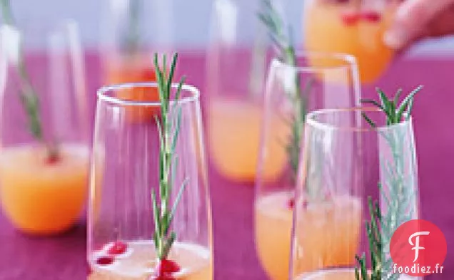 Cocktail Pétillant À La Poire Et Aux Canneberges