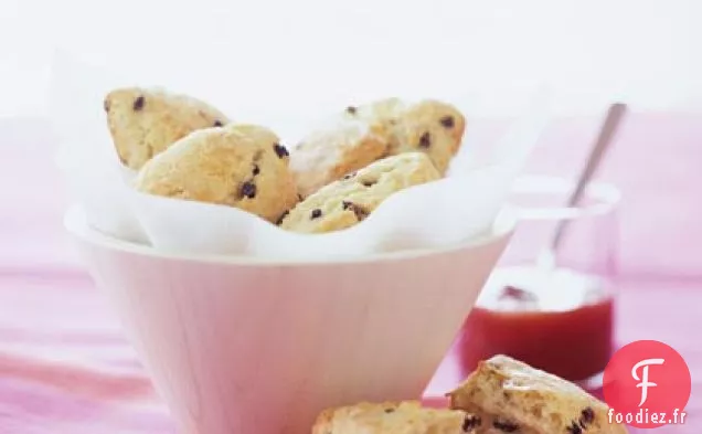 Scones au Babeurre et aux Groseilles avec Glaçage au Citron