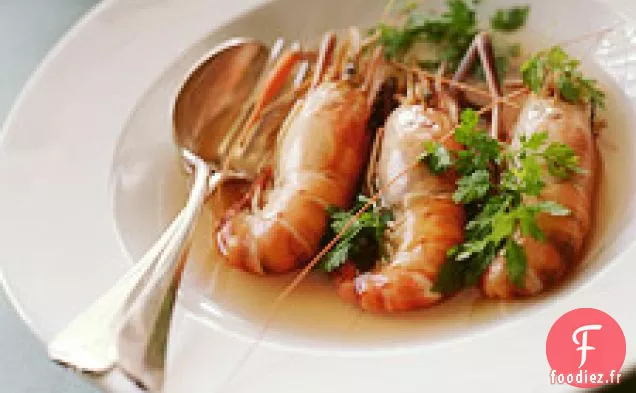 Crevettes De Tête Dans Un Bouillon De Cerfeuil Aux Tomates