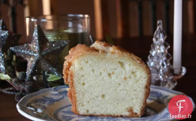 Gâteau Au Lait De Poule Avec Glaçage Au Rhum En Cristal