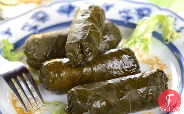 Feuilles de Vigne Farcies de Pignons de Pin, de Groseilles et de Raisins Secs Dorés