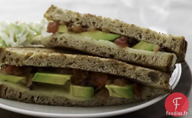 Fromage Grillé Lite Avec Chutney De Tomates Et Salade De Chou