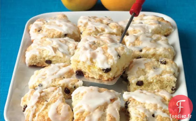 Bouchées De Scone À La Crème Sure Avec Un Filet D'Anis