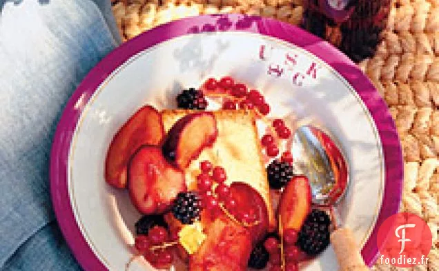 Gâteau À La Cardamome Aux Fruits Grillés De La Fin De L'été