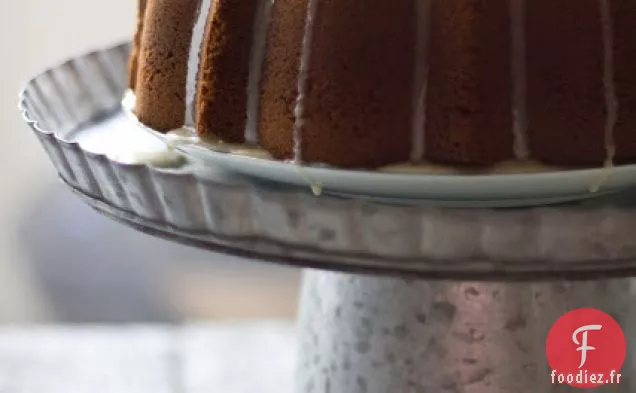 Gâteau Bundt Aux Dattes Avec Glaçage Au Clou De Girofle Au Miel