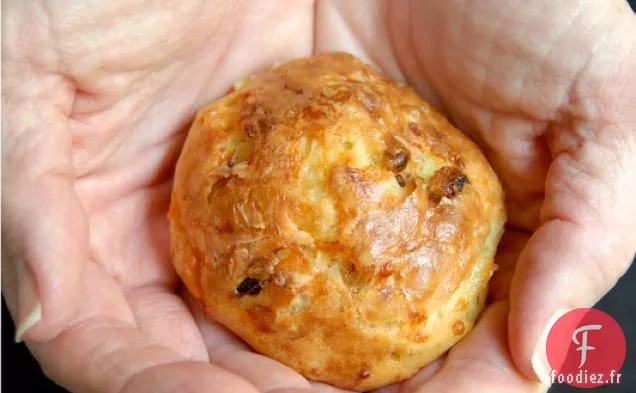 Gougères Au Cheddar Aux Dattes Et Pignons De Pin