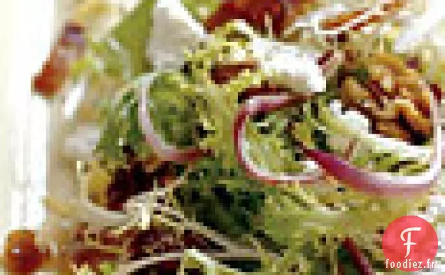 Salade Frisée au Bacon, Dattes et Oignon Rouge