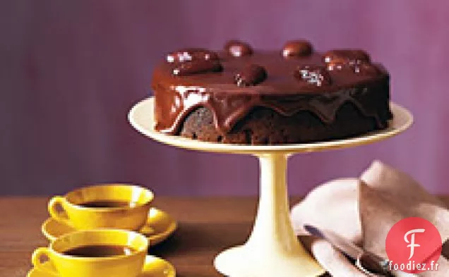 Gâteau Aux Dattes Au Chocolat Avec Glaçage Au Caramel Collant Au Chocolat