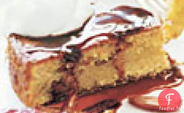 Gâteau au Couscous à l'Huile d'Olive avec Crème Fraîche et Sirop de Dattes