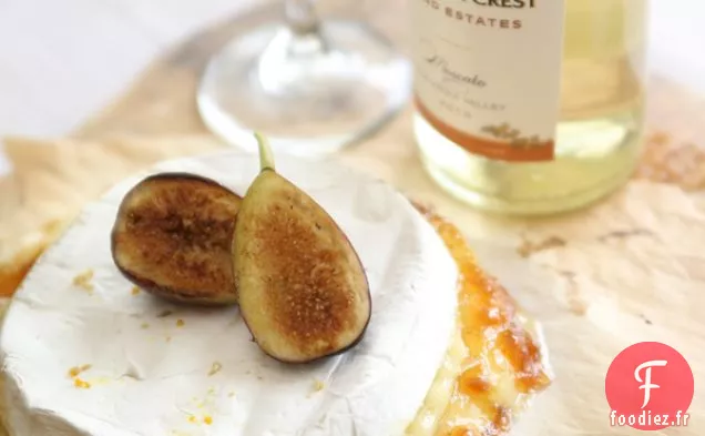 Brie Cuit Au Four Avec Des Confitures De Figues