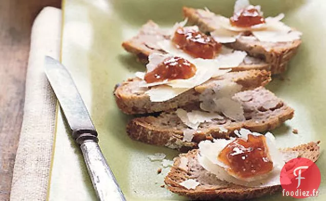 Toasts Aux Noix Avec Confiture De Figues Et Fromage Manchego