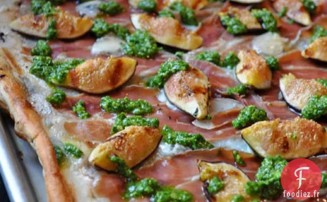 Pizza au Prosciutto, Figues et Gorgonzola au Pesto de Roquette