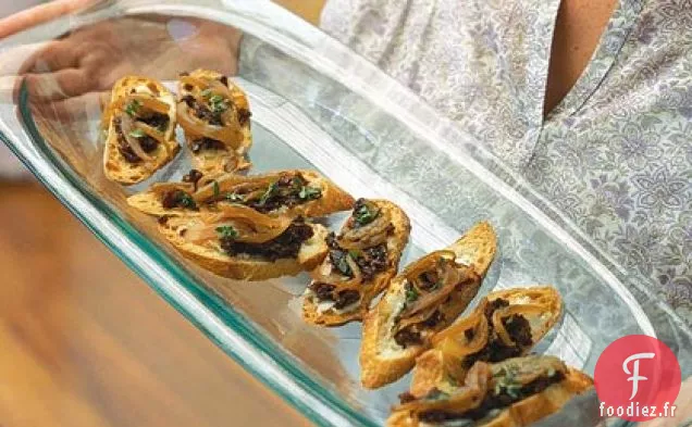 Crostini au Gorgonzola, Oignons Caramélisés et Confiture de Figues
