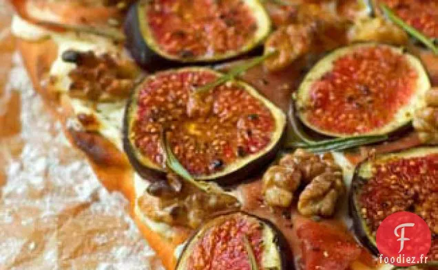 Pizza Aux Figues Et Au Prosciutto Avec Ricotta, Noix Et Romarin