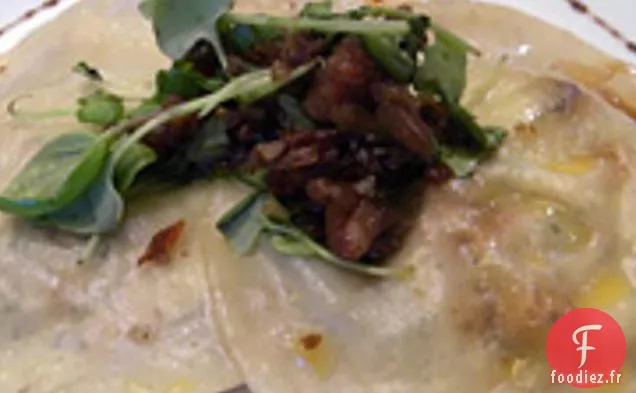 Raviolis Aux Figues Et Au Fromage Avec Sauce Au Vin Au Beurre De Noix De Pécan