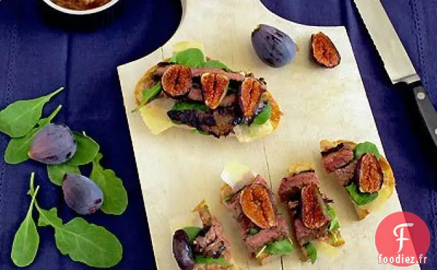 Steak De Flanc Ouvert Et Sandwichs À La Roquette Avec Figue Et Rouge