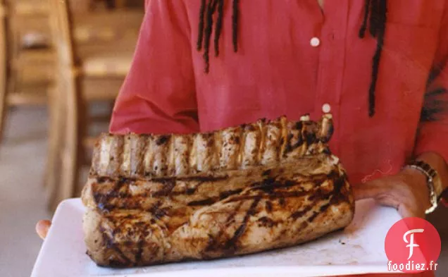 Rôti de Côte de Porc avec Purée d'Oignons Doux et Tempura de Sauge Croquante