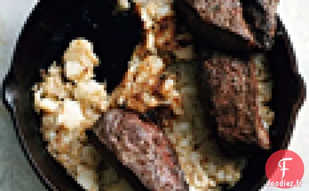 Steaks de Flatiron avec Sauce Crémeuse au Genièvre et Pommes de terre Rissolées