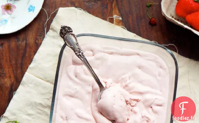 Crème Glacée au Babeurre aux Fraises Rôties