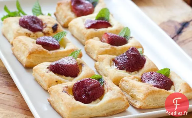 Carrés de Fromage de Chèvre aux Fraises Rôties