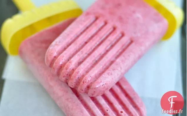 Sucettes glacées au yogourt aux fraises