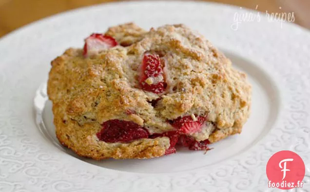 Scones de Fraises Faibles En Gras