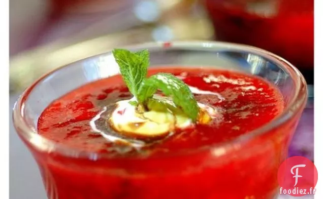 Soupe Aux Fraises À La Menthe Et Au Balsamique