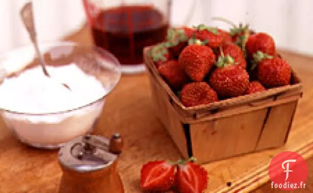 Crème Glacée Aux Fraises Et Au Vin Rouge