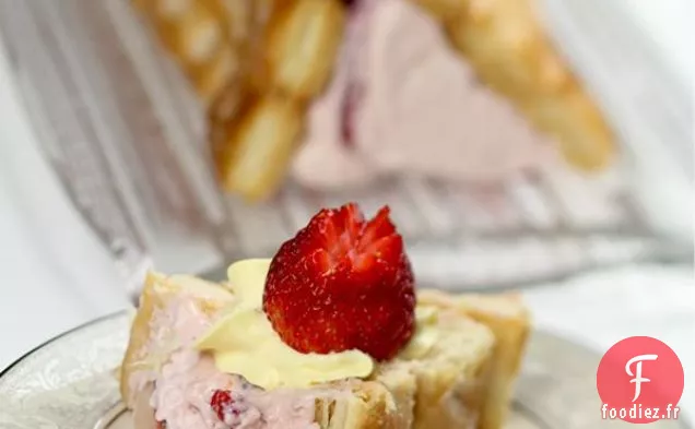 Recette de Gâteau au fromage aux fraises sans cuisson (dessert sans œufs)