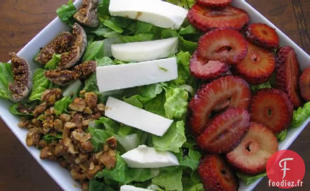 Salade De Mozzarella Fraîche Et De Fraises Marinées