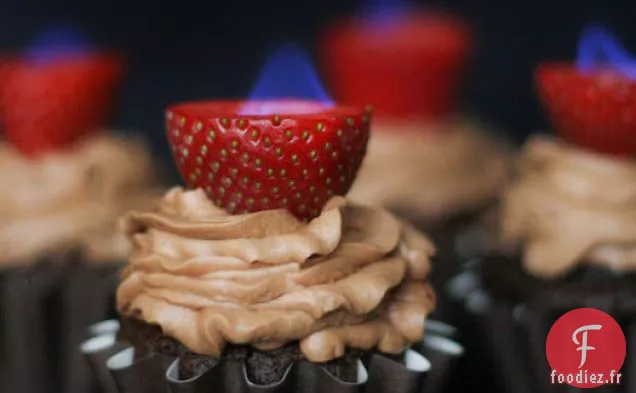 Cupcakes Au Chocolat Aux Fraises Enflammées