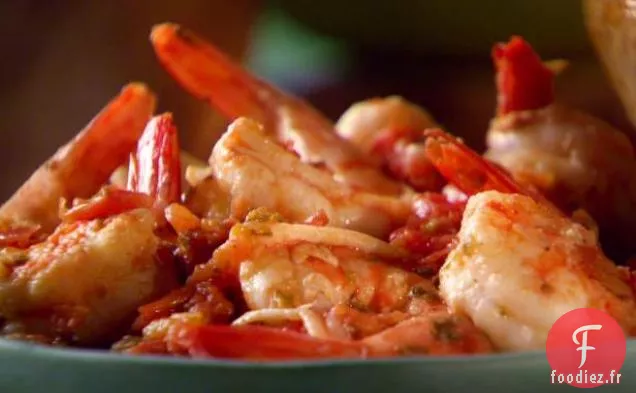 Crevettes Sautées Rapidement dans une sauce Tomate à l'Ail