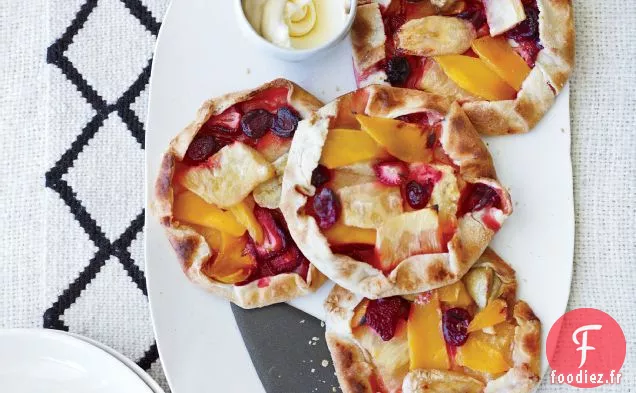 Tartes à l'Ananas, à la Mangue et aux Baies en Forme Libre