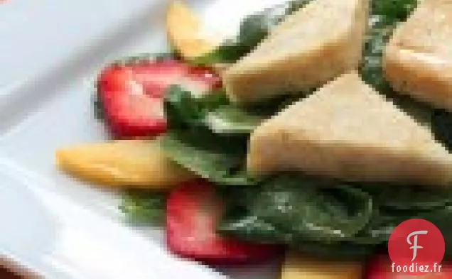 Salade Croustillante de Tofu, Fraise et Mangue