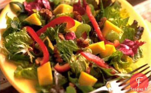 Salade de Mangue et Légumes Verts Mélangés