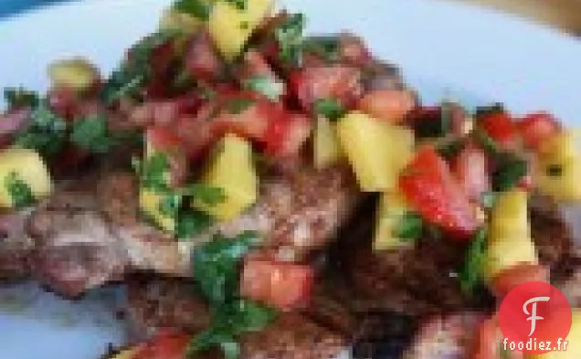 Côtelettes De Porc Avec Rub Des Caraïbes Et Salsa À La Mangue