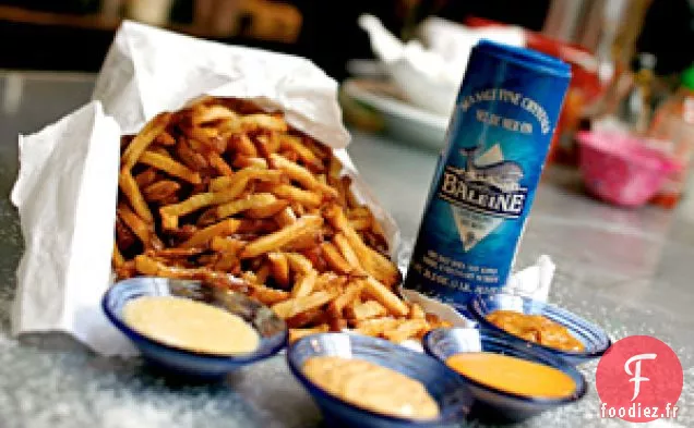 Frites Coupées À La Main De Sunny Avec Mayo à La Mangue