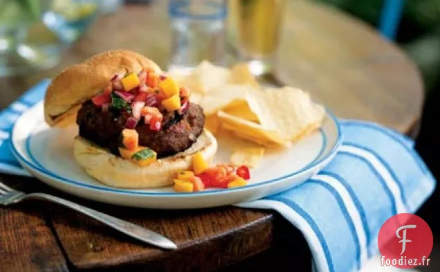 Hamburgers à la Dinde Jamaïcaine avec Salsa à la Papaye et à la Mangue