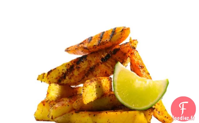 Mangue et Ananas Grillés Saupoudrés de Piment