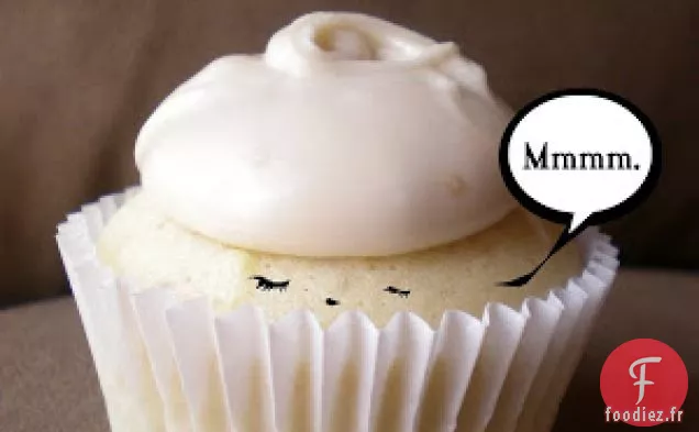 Cupcakes De Nourriture D'Ange Montagneux Avec Glaçage Au Beurre Brûlé Et Un H