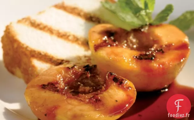 Recette De Gâteau Aux Pêches Grillées Et Aux Anges Avec Sauce Au Vin Rouge