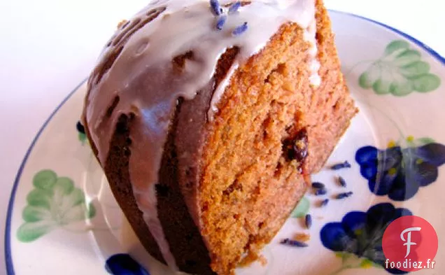 Gâteau De Compote De Pommes Avec Glaçage À La Lavande Aux Agrumes