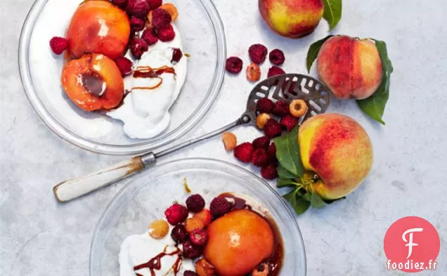 Melba Aux Pêches Avec Sauce Au Caramel Brûlé