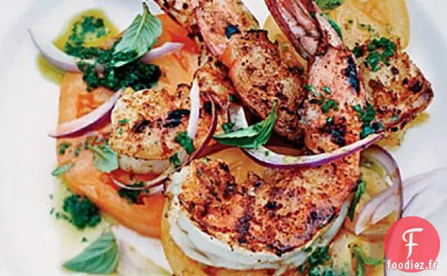 Crevettes Épicées au Barbecue avec Salade de Tomates