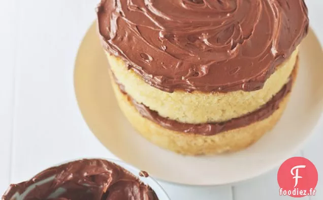 Gâteau Au Beurre Brun Avec Glaçage Au Chocolat À La Cannelle