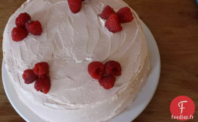 Gâteau D'Anniversaire Au Citron Avec Crème Au Beurre Aux Framboises